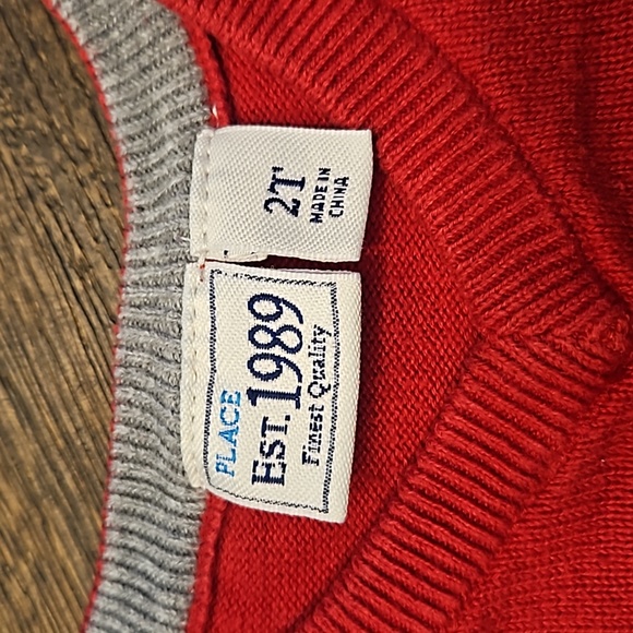 Red sweater - Picture 3 of 5